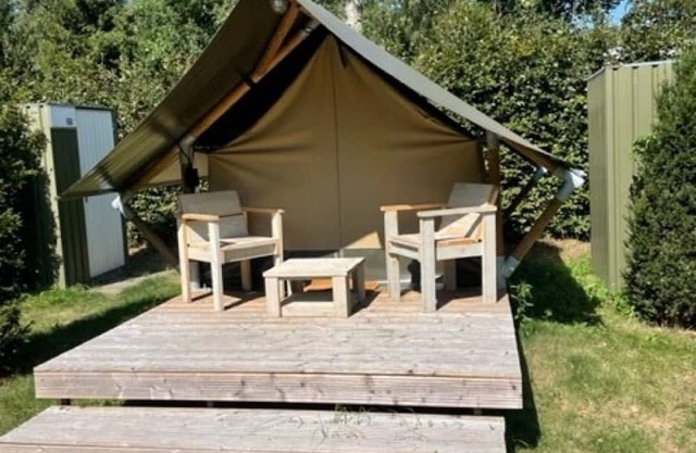 Enjoy a charming and comfortable stay in our cozy Safari Tent XS in the Veluwe.