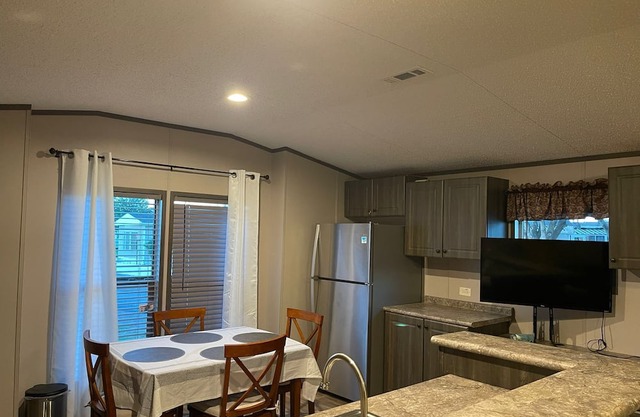 Cozy mobile home in lovely Alamo