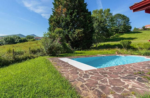 Villa Espelette, 5 bedrooms, 10 persons