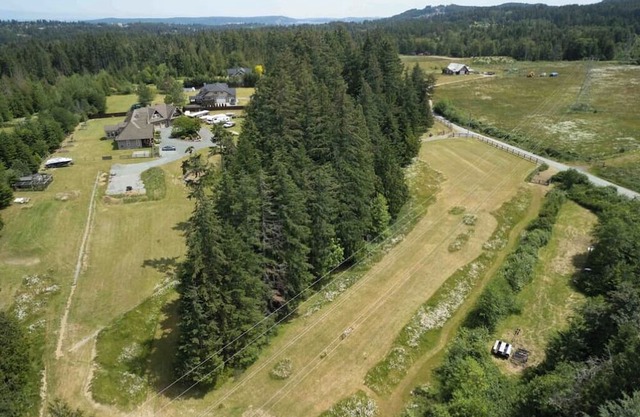 Windrush Country Estate nRV Site 1 nNo services - self contained