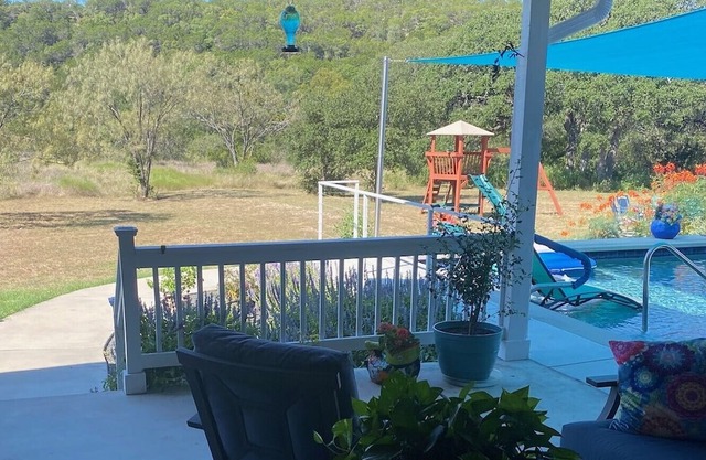 Hill Country Heaven 4 acres/ 3 BR 2.5 B with a pool and amazing views!