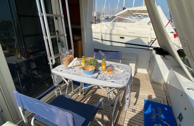 For an alternative, romantic or simply relaxing stay aboard Scoglietto
