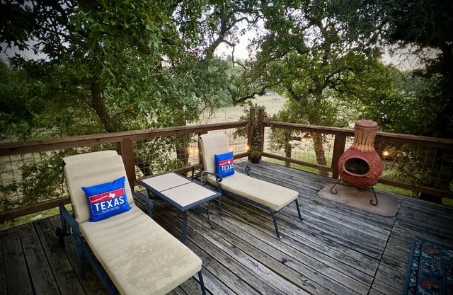 The Lonestar: Pool + Private Deck + Firepit