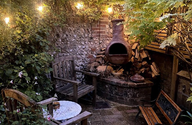 Stylish, cozy centrally located historical cottage in Lewes
