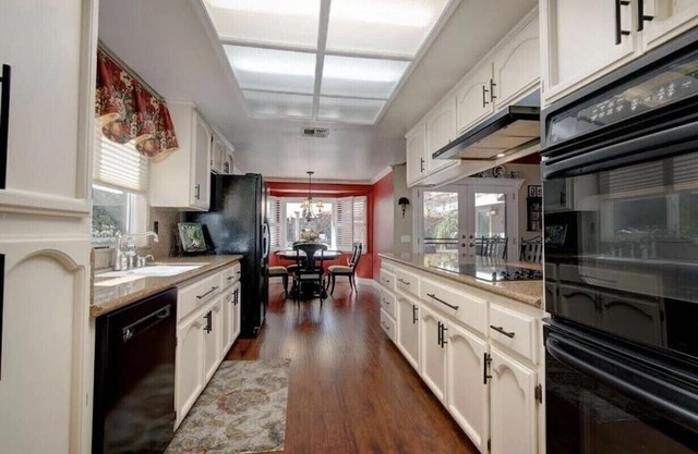 Charming 3-bedroom house with pool in Roseville, Maidu park, pet friendly