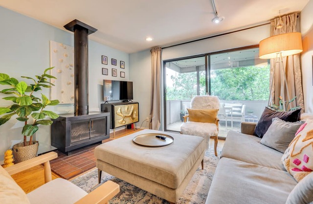 Boulder Condo w/Large Balcony < 1 Mi to CU!