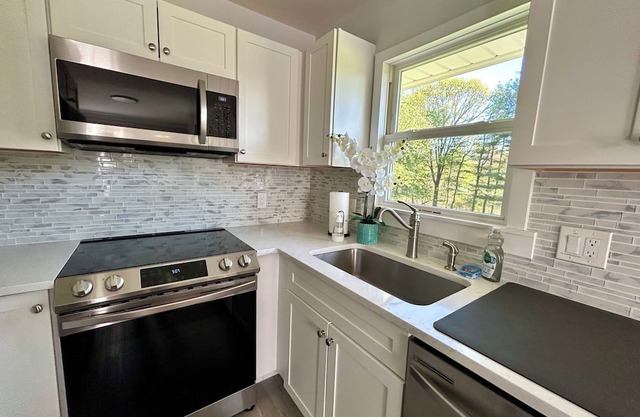 Hudson Valley Retreat - perfect blend of home comforts & nature’s tranquility!