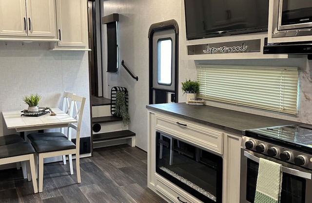 RV camping with walking distance to Possum Kingdom Lake!