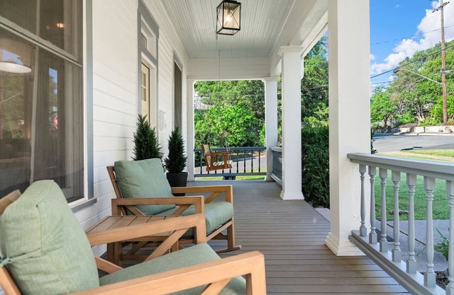 Deep in the Heart of SoCo – Main House: Chic 3 BDR, Walk to Dining & Shopping!