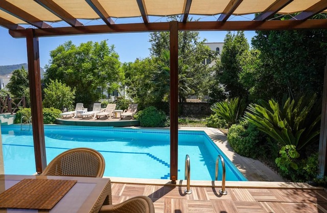 Villa w Pool and Balcony, 3 min to Dalyan River