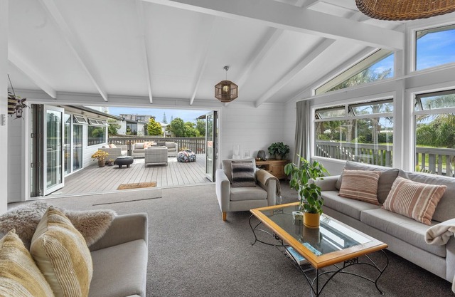Beach House - Top Location Opposite Beach!