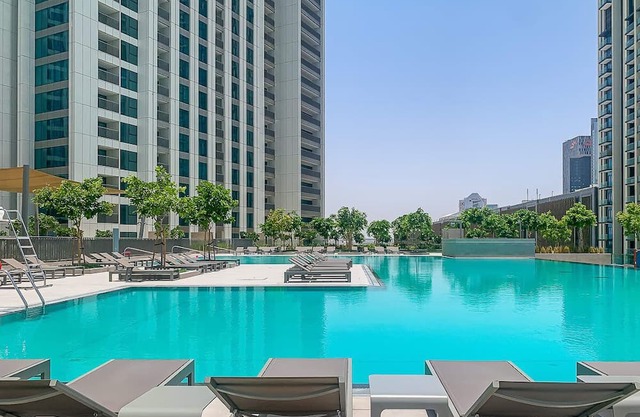 Tranquil 2BR w City Views Close to Burj Khalifa