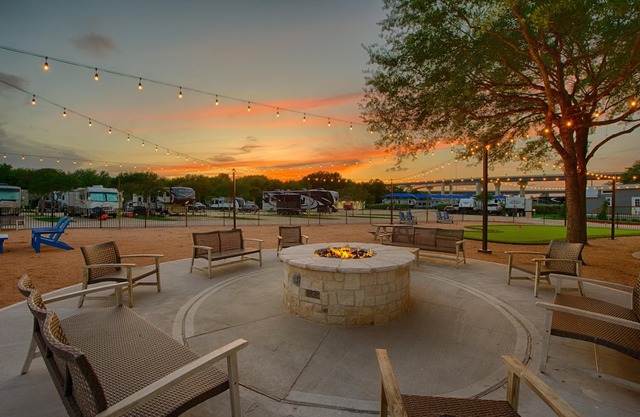 Cabin with Inclusive Resort Amenities - Enjoy the Houston Metro Area in a All Inclusive Cabin!
