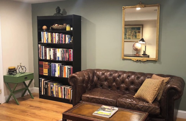 Charming 1 Bedroom Quaint Apartment