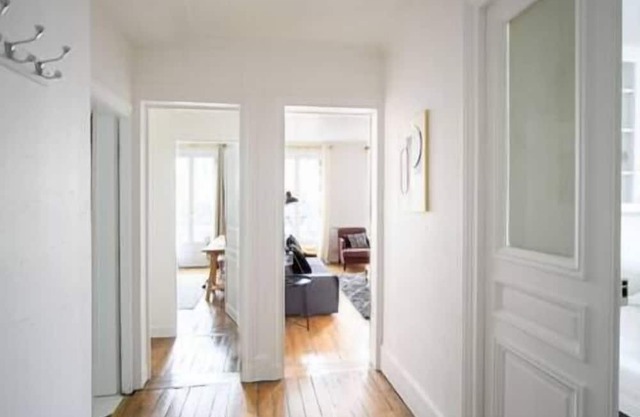 Charming Apartment with Balcony-6th-Mobility Lease