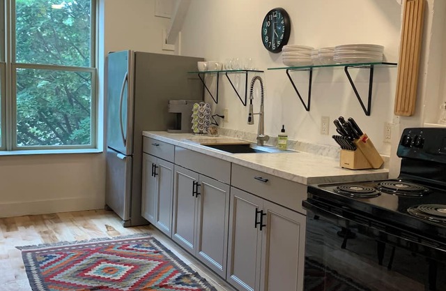 Awesome Large Open Concept 2 Bedroom Warehouse Loft in Downtown Burlington