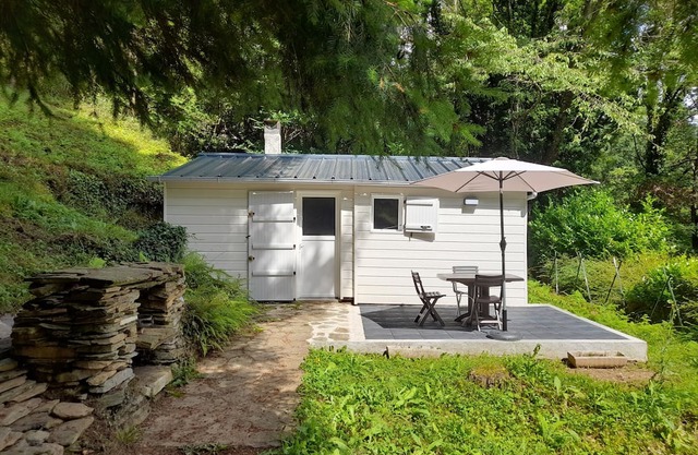 Chalet Cosy Dans un Cadre Verdoyant et Boisé