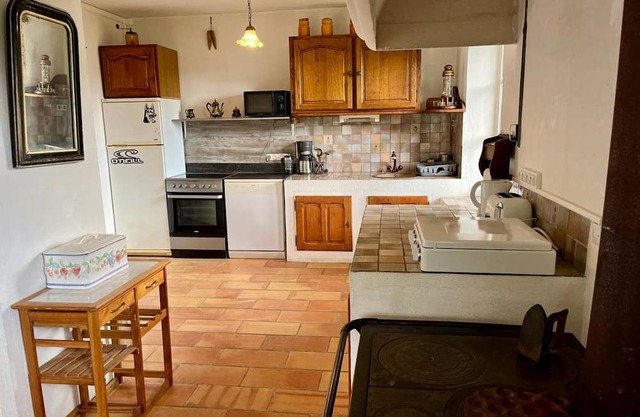 Villa Rencurel, 4 bedrooms, 15 persons