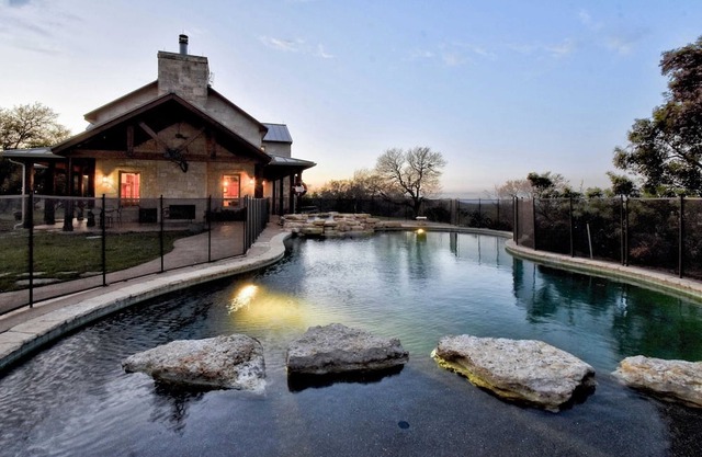 Headwaters Hilltop Pool-Hot tub