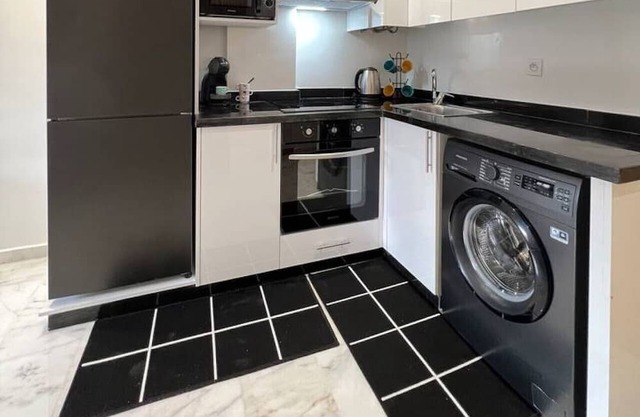 New Apartment in city center, with balcony, Gueliz