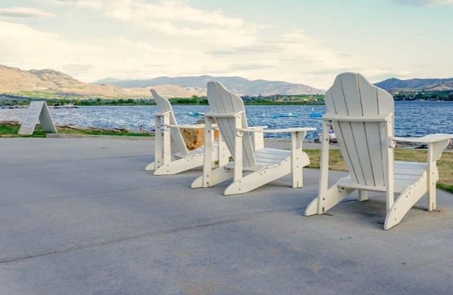 *We're exempt from BC short term rental regulations! Cozy suite at the Cottages