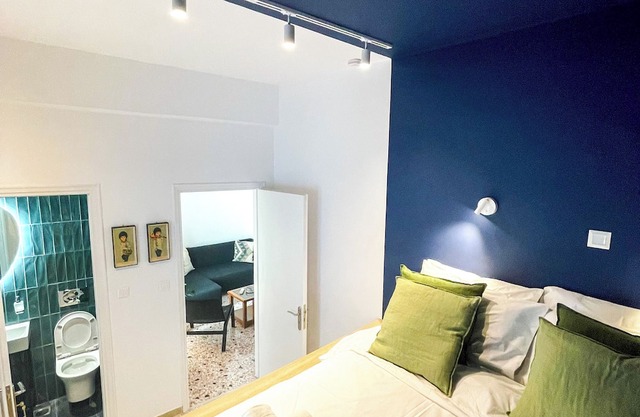 Cozy apartment for a Duo next to Metro and Port.