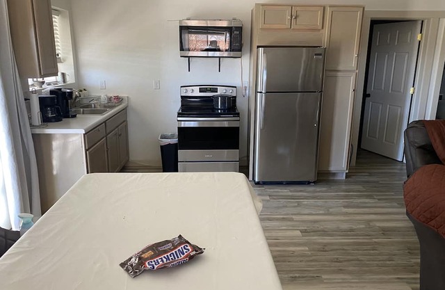 Private and comfortable clean and a bubbling hot tub two bath rooms one bedroom