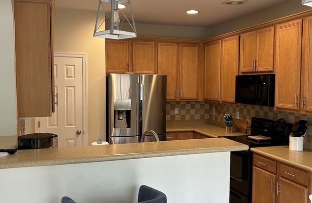 Welcome to suburbia! 3bedroom townhome in Midlothian - close to 288 & Powhite!