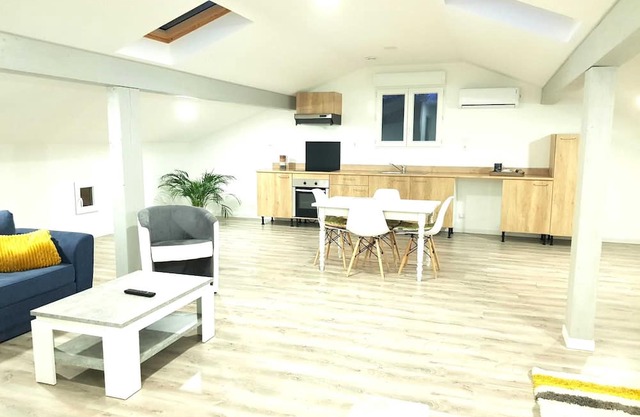 Homerez - Spacious apartement for 6 ppl. with terrace at Clermont-Dessous