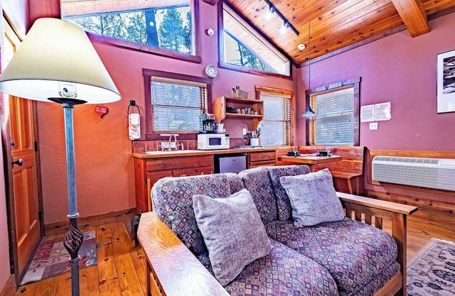 Romantic Mountain Getaway Cabin