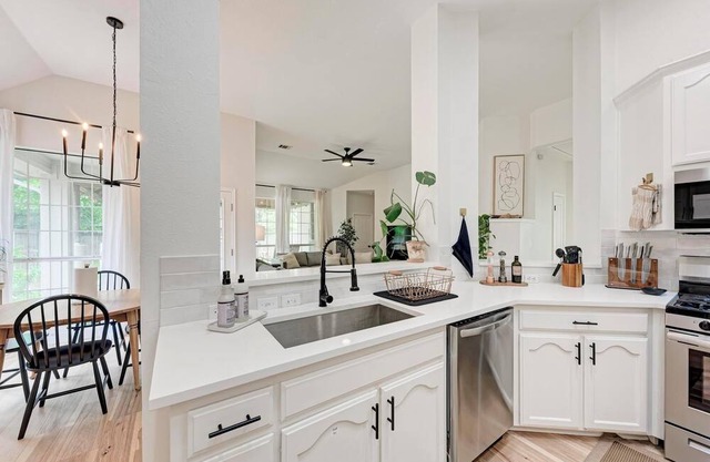 Bright & Modern + Patio @ Cedar Park Austin