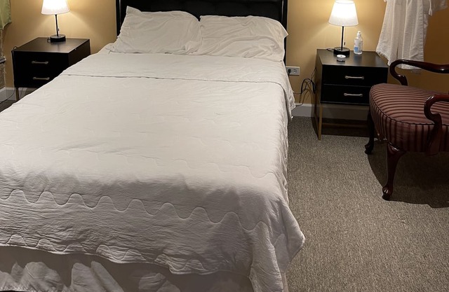 Chicago Downtown River North Private Bedroom, Queen Size Bed, Public Transport.