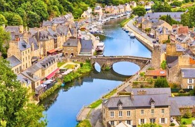 Bright, cozy apartment in the heart of Dinan