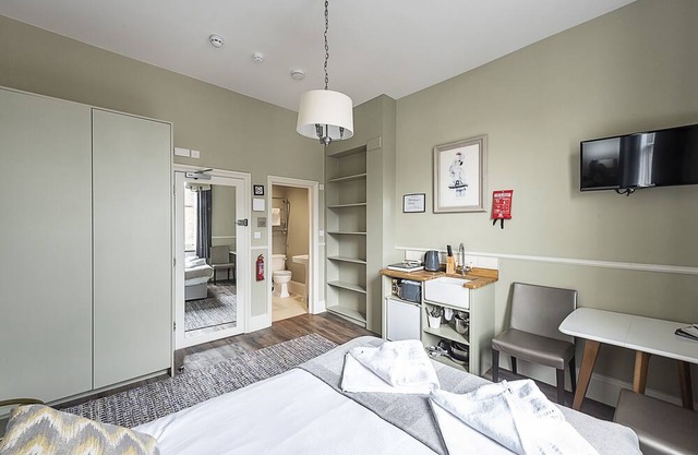 Stunning Kensington Studio
