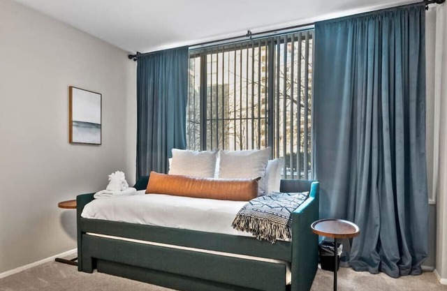 Peaceful DC Getaway Near Metro, Pool, FREE PARKING