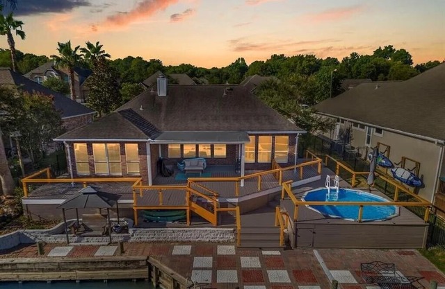 Getaway on Lake Conroe Canal perfect for water sports and fishing