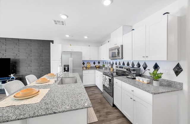 Located just 15 minutes from the strip & Airport.