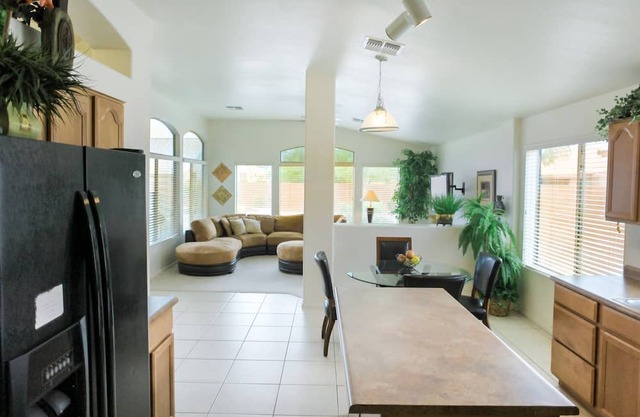 Private w/ 4 Kings or 7 total beds & Pool/Hot Tub!