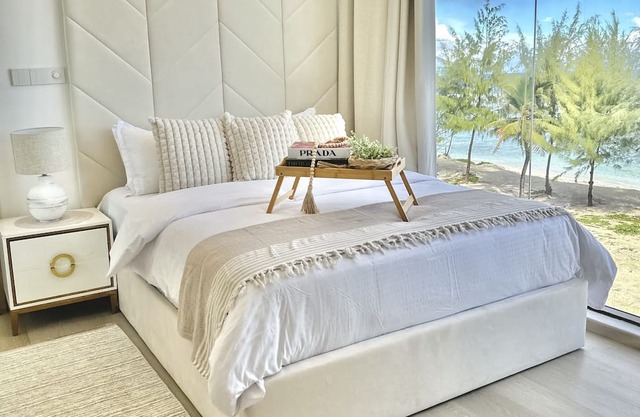 Lazzlla spacious 2BRbeachfront