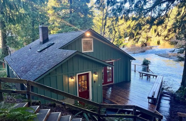 Cozy Cabin on the River