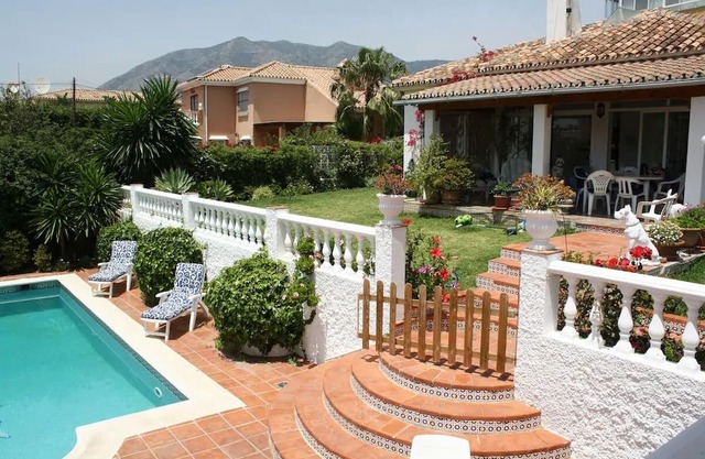Charming 6-bedroom B&B in peaceful Phoenix with WiFi, AC