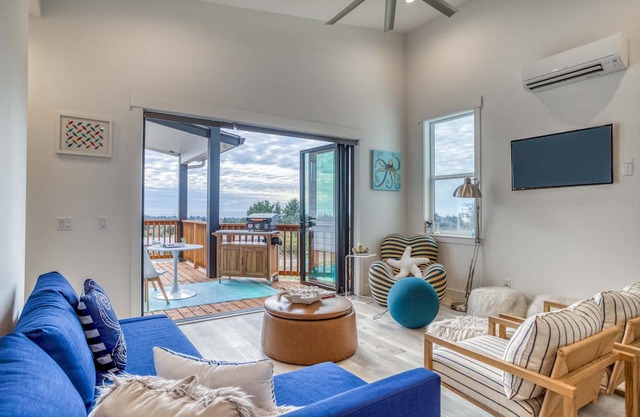 Ocean Views, NanaWall Glass Doors, Chef’s Kitchen in New Build Above Neskowin!