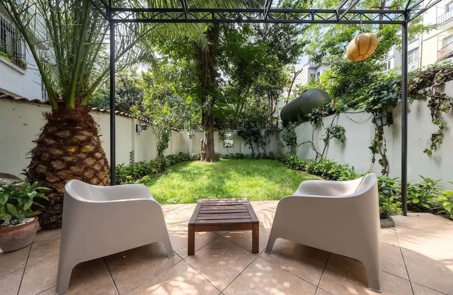 secret garden apartment in city center