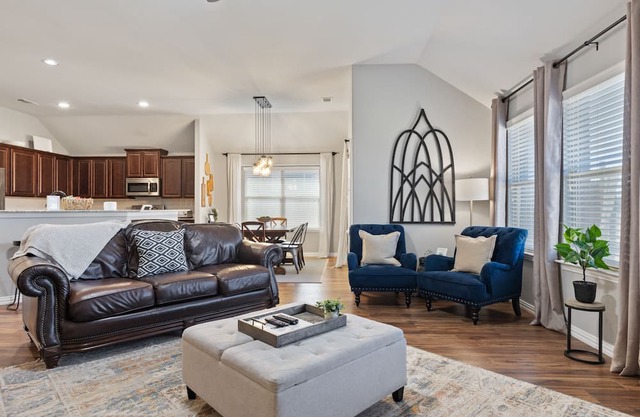 Quiet and cozy home, perfect for families and dogs. Close to Dallas and Ft Worth