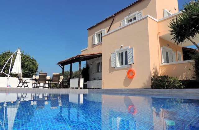 4 bedrooms, private pool, summer kitchen, sea & mountain views, & good privacy.