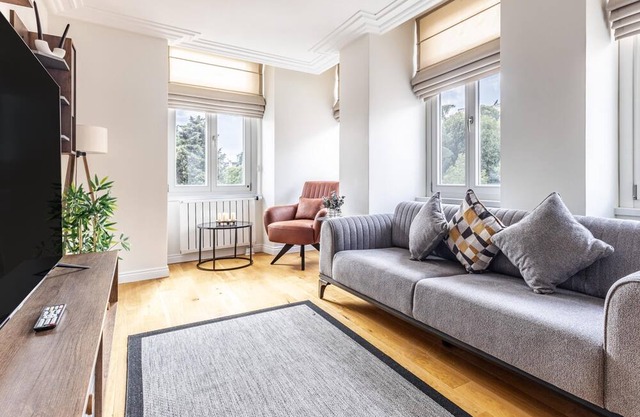 Sleek Flat 6 min to Istiklal Ave in Beyoglu