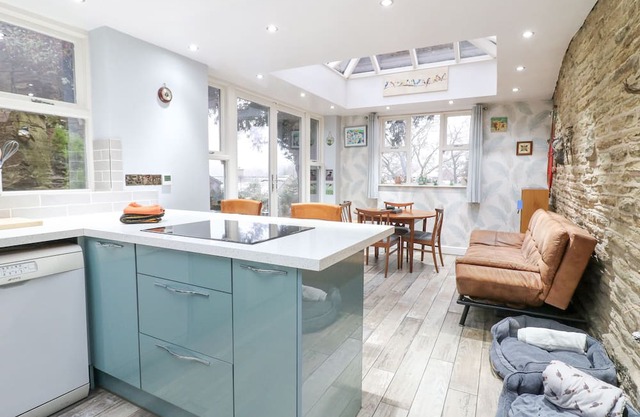 YEW TREE COTTAGE, pet friendly, with open fire in Chesterfield