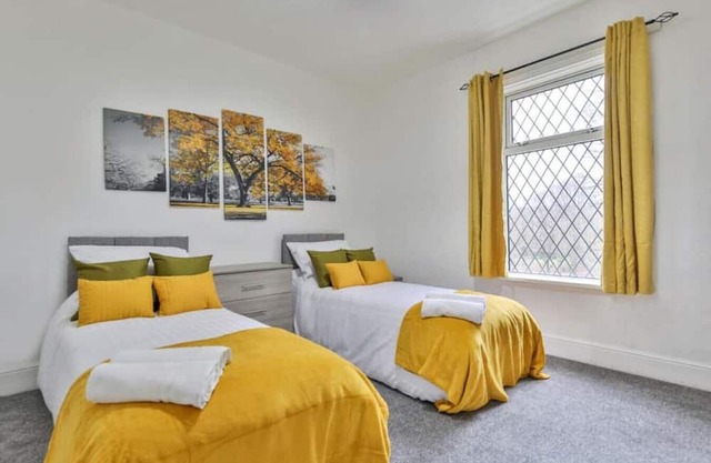 3BR Contractor House Great Location Psalters Lane