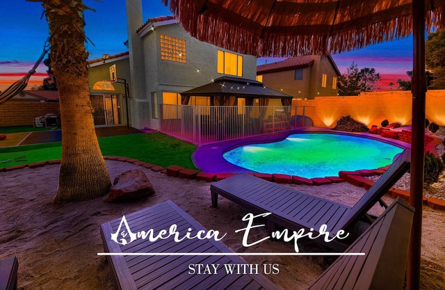 Luxury Diamond Class 2,700 sqft Villa 15-min STRIP with FREE Heated Pool