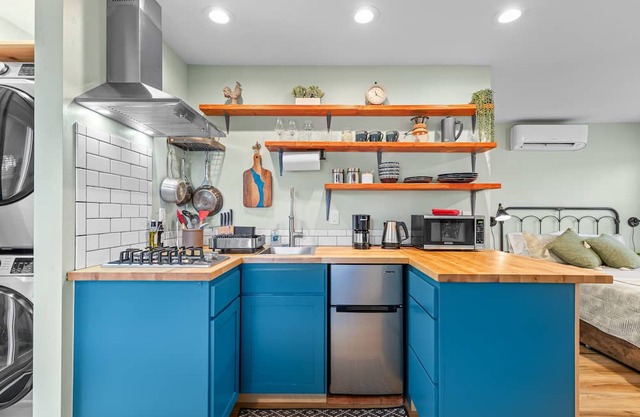 New Grants Pass Cottage Walk to Historic Downtown!